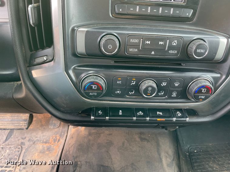 image for item MR9502 2015 Chevrolet Silverado 2500HD  Double Cab pickup truck