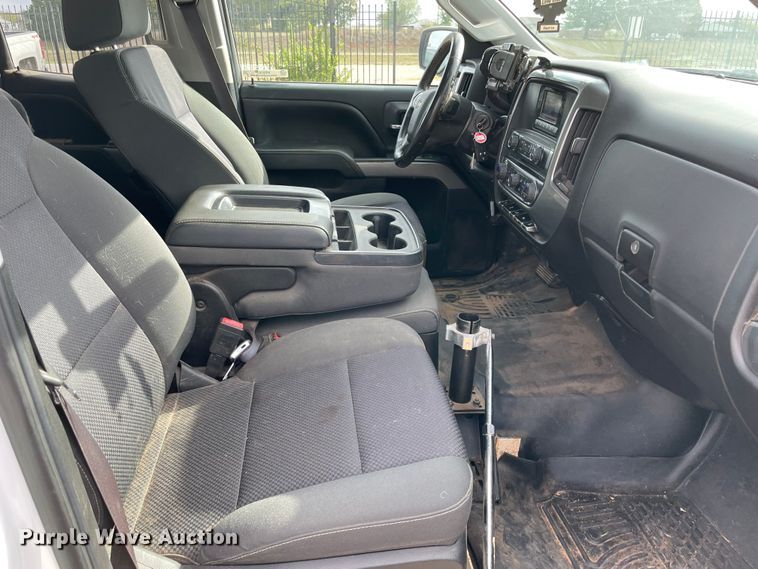 image for item MR9502 2015 Chevrolet Silverado 2500HD  Double Cab pickup truck