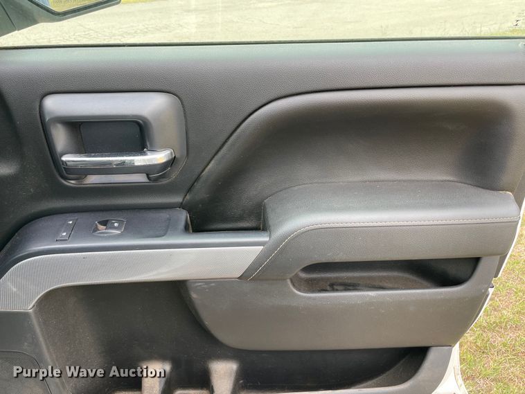 image for item MR9502 2015 Chevrolet Silverado 2500HD  Double Cab pickup truck