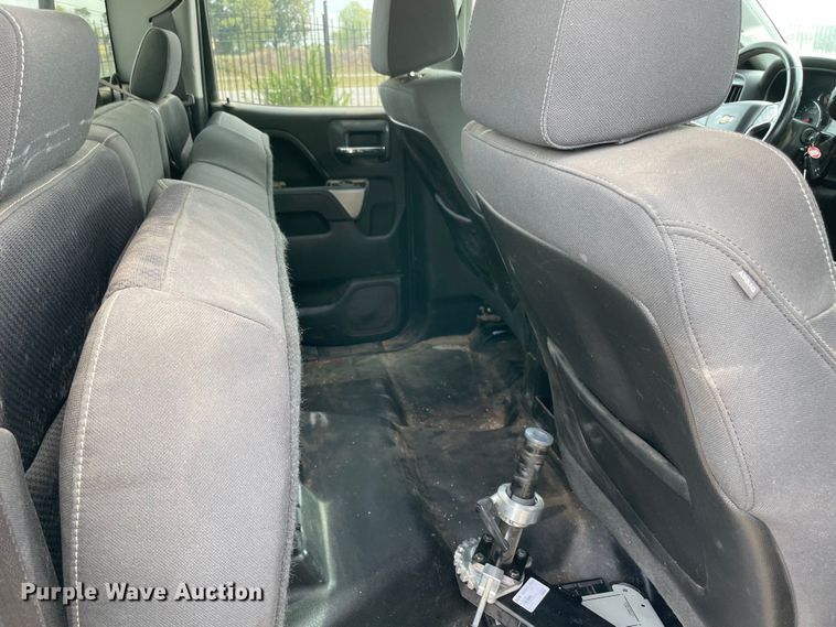 image for item MR9502 2015 Chevrolet Silverado 2500HD  Double Cab pickup truck