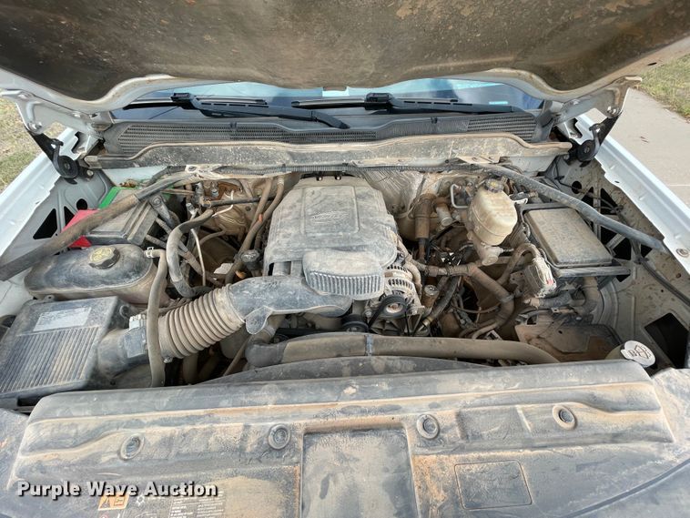 image for item MR9502 2015 Chevrolet Silverado 2500HD  Double Cab pickup truck