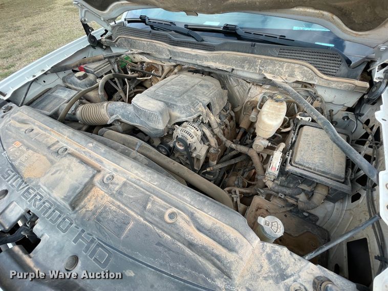 image for item MR9502 2015 Chevrolet Silverado 2500HD  Double Cab pickup truck