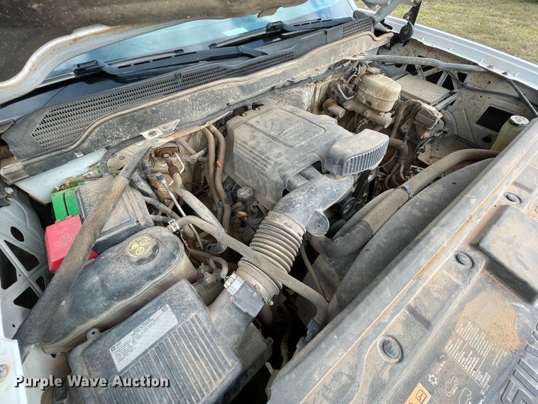 image for item MR9502 2015 Chevrolet Silverado 2500HD  Double Cab pickup truck