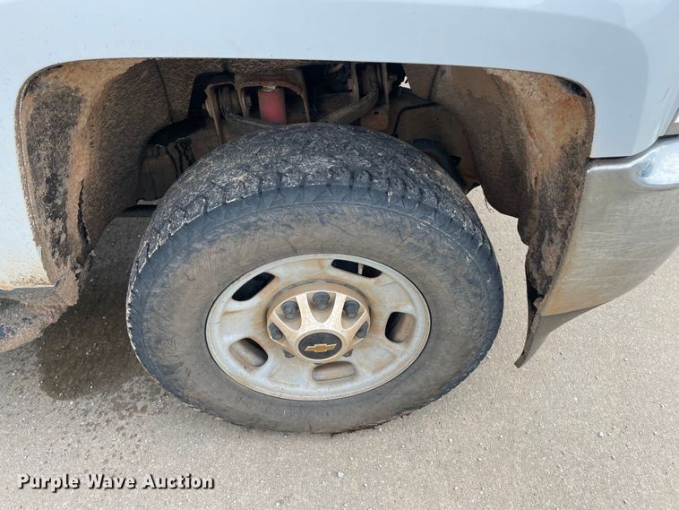 image for item MR9502 2015 Chevrolet Silverado 2500HD  Double Cab pickup truck