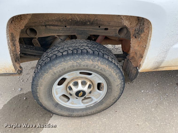 image for item MR9502 2015 Chevrolet Silverado 2500HD  Double Cab pickup truck