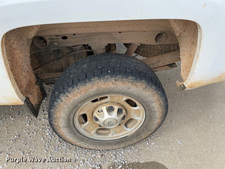 image for item MR9502 2015 Chevrolet Silverado 2500HD  Double Cab pickup truck