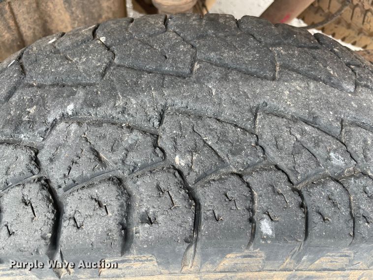 image for item MR9502 2015 Chevrolet Silverado 2500HD  Double Cab pickup truck