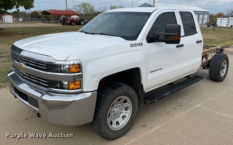 image for item MR9503 2018 Chevrolet Silverado 2500HD  Double Cab pickup truck cab and chassis