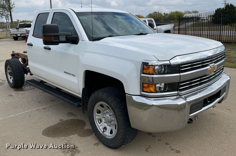 image for item MR9503 2018 Chevrolet Silverado 2500HD  Double Cab pickup truck cab and chassis