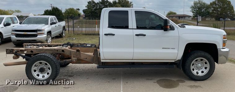 image for item MR9503 2018 Chevrolet Silverado 2500HD  Double Cab pickup truck cab and chassis