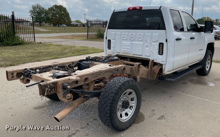 image for item MR9503 2018 Chevrolet Silverado 2500HD  Double Cab pickup truck cab and chassis