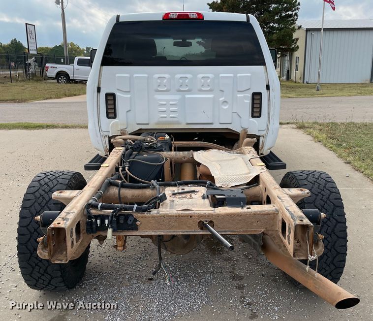 image for item MR9503 2018 Chevrolet Silverado 2500HD  Double Cab pickup truck cab and chassis