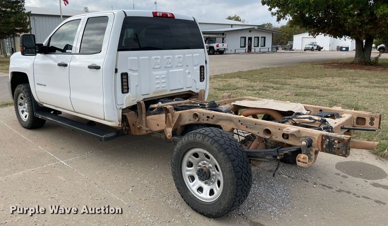 image for item MR9503 2018 Chevrolet Silverado 2500HD  Double Cab pickup truck cab and chassis