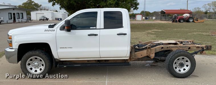 image for item MR9503 2018 Chevrolet Silverado 2500HD  Double Cab pickup truck cab and chassis