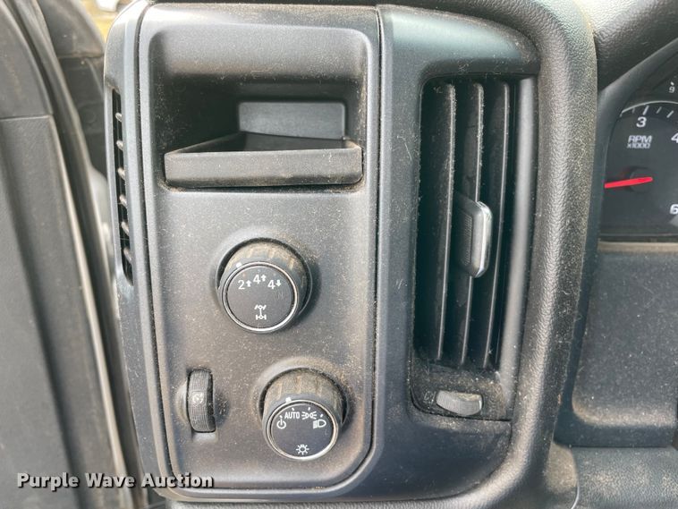 image for item MR9503 2018 Chevrolet Silverado 2500HD  Double Cab pickup truck cab and chassis