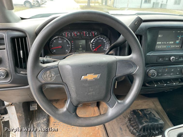 image for item MR9503 2018 Chevrolet Silverado 2500HD  Double Cab pickup truck cab and chassis