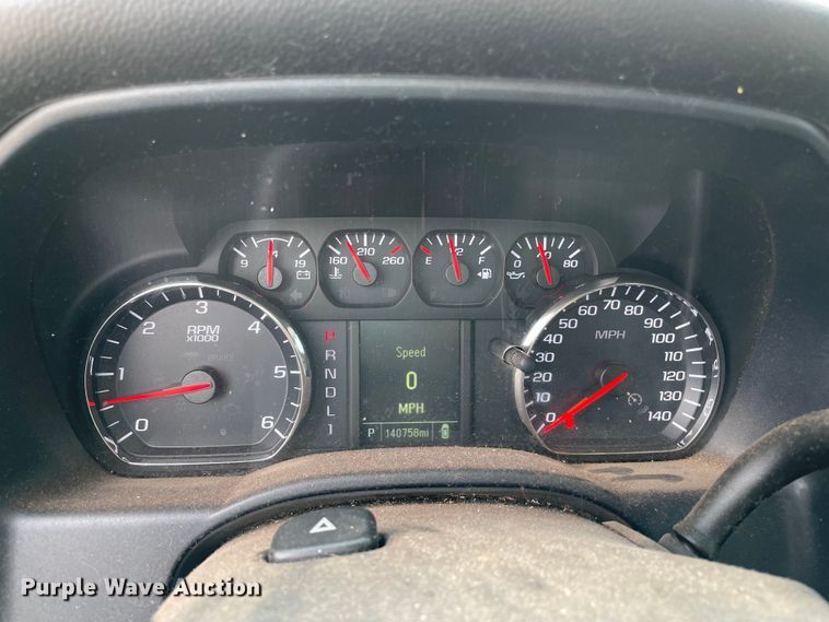 image for item MR9503 2018 Chevrolet Silverado 2500HD  Double Cab pickup truck cab and chassis