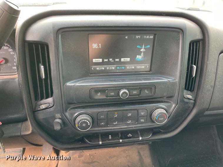 image for item MR9503 2018 Chevrolet Silverado 2500HD  Double Cab pickup truck cab and chassis