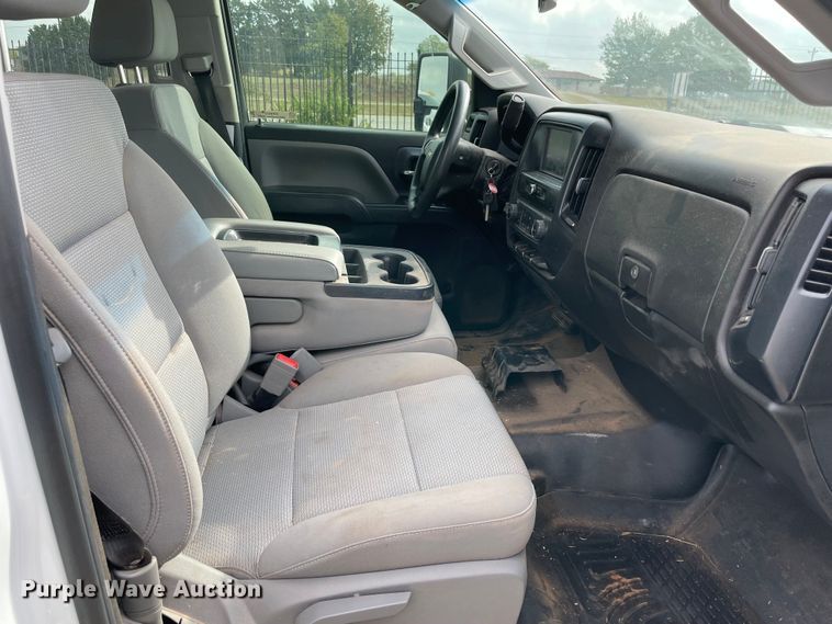 image for item MR9503 2018 Chevrolet Silverado 2500HD  Double Cab pickup truck cab and chassis