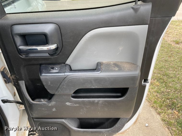 image for item MR9503 2018 Chevrolet Silverado 2500HD  Double Cab pickup truck cab and chassis