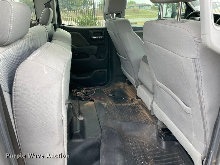 image for item MR9503 2018 Chevrolet Silverado 2500HD  Double Cab pickup truck cab and chassis