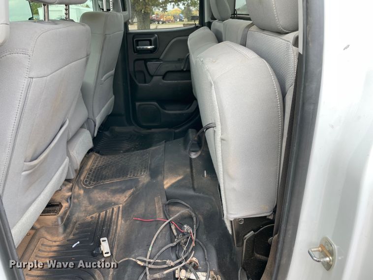 image for item MR9503 2018 Chevrolet Silverado 2500HD  Double Cab pickup truck cab and chassis