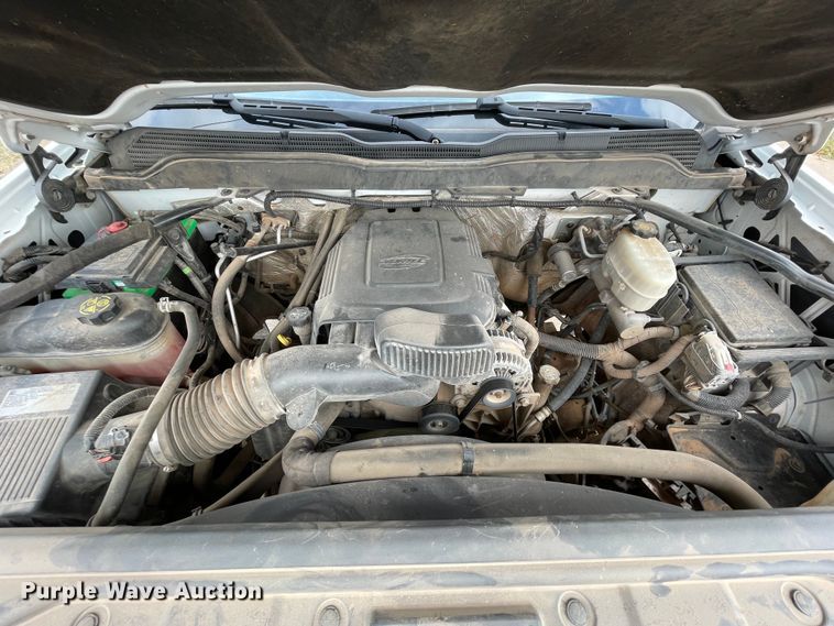 image for item MR9503 2018 Chevrolet Silverado 2500HD  Double Cab pickup truck cab and chassis