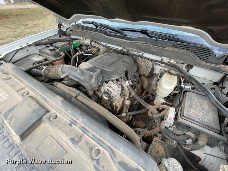 image for item MR9503 2018 Chevrolet Silverado 2500HD  Double Cab pickup truck cab and chassis