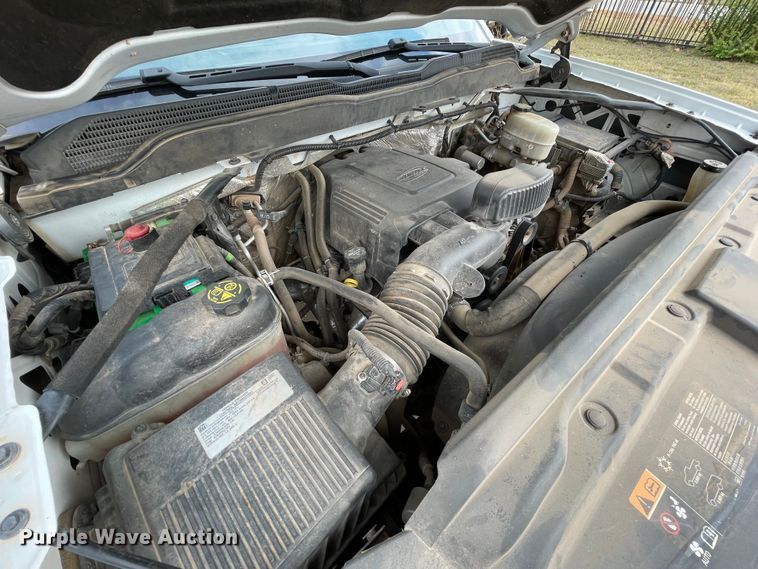 image for item MR9503 2018 Chevrolet Silverado 2500HD  Double Cab pickup truck cab and chassis