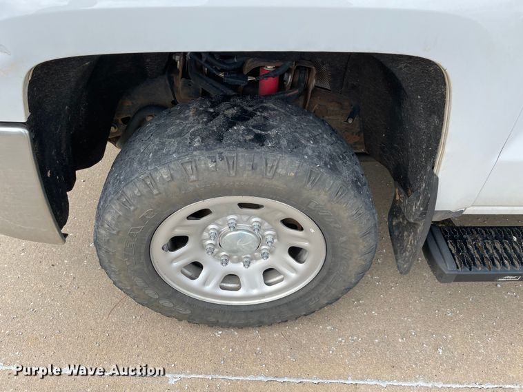 image for item MR9503 2018 Chevrolet Silverado 2500HD  Double Cab pickup truck cab and chassis