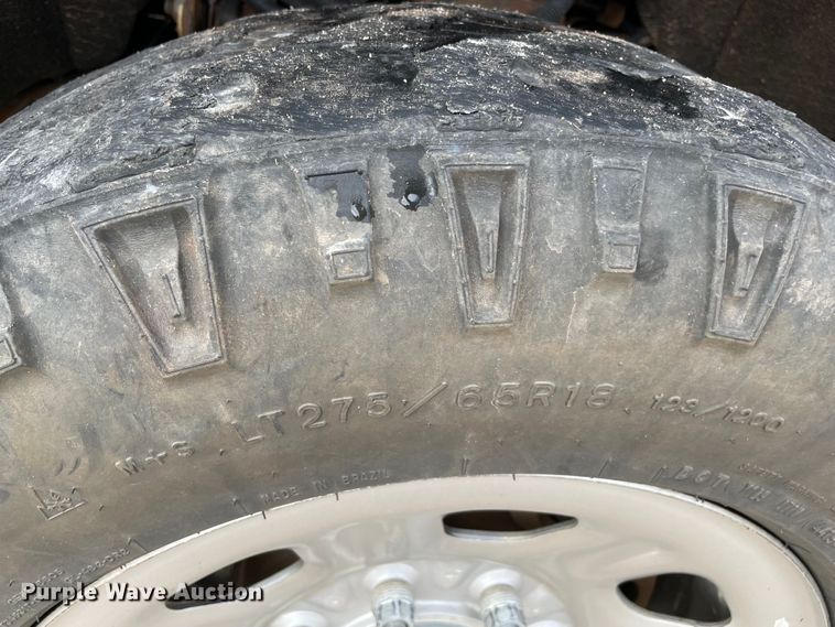 image for item MR9503 2018 Chevrolet Silverado 2500HD  Double Cab pickup truck cab and chassis