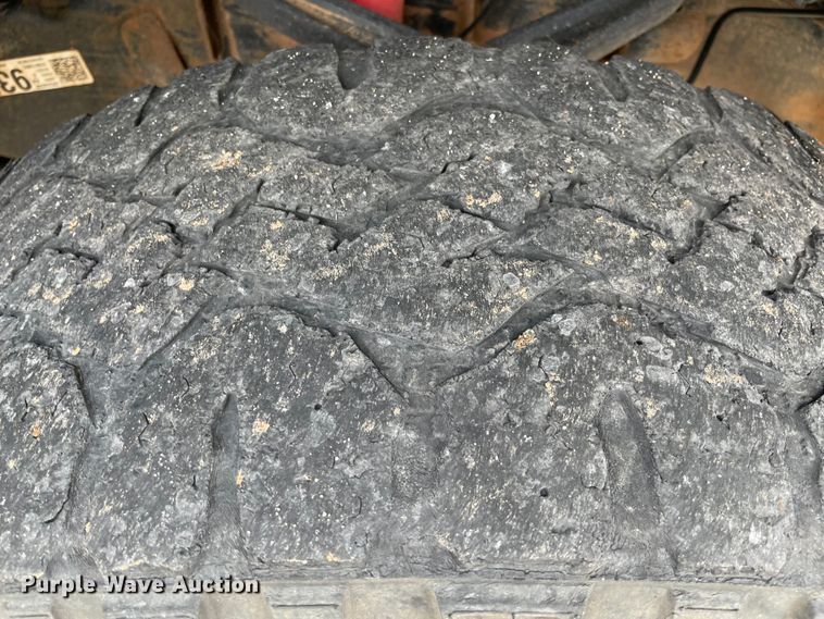 image for item MR9503 2018 Chevrolet Silverado 2500HD  Double Cab pickup truck cab and chassis