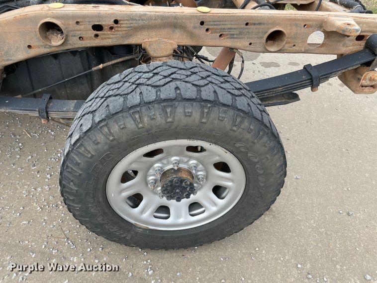 image for item MR9503 2018 Chevrolet Silverado 2500HD  Double Cab pickup truck cab and chassis