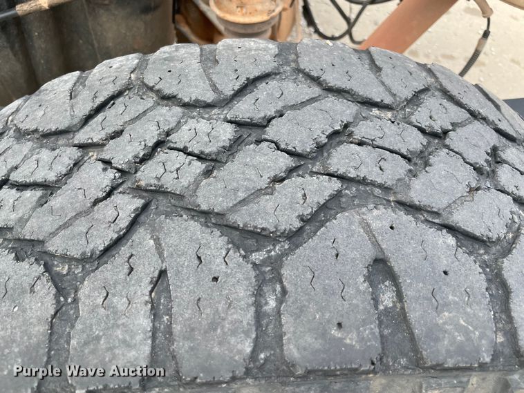 image for item MR9503 2018 Chevrolet Silverado 2500HD  Double Cab pickup truck cab and chassis