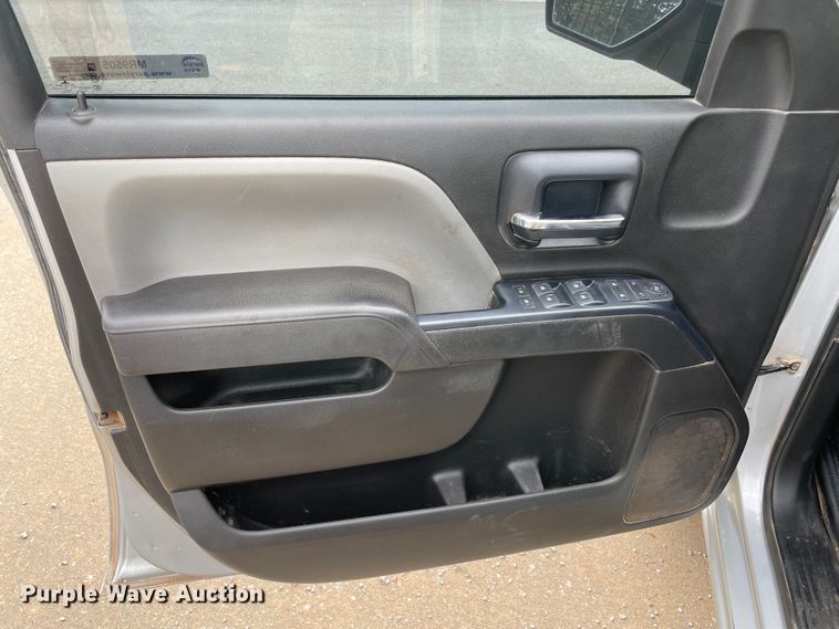 image for item MR9505 2018 Chevrolet Silverado 1500  Double Cab pickup truck