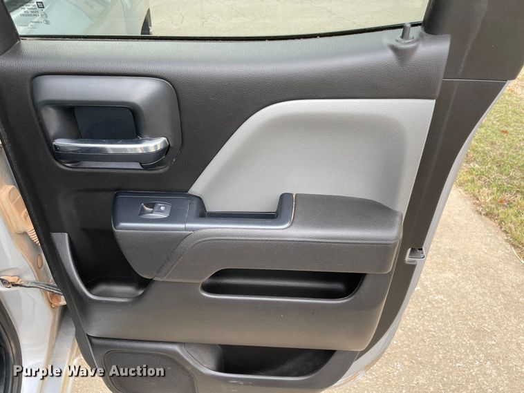 image for item MR9505 2018 Chevrolet Silverado 1500  Double Cab pickup truck