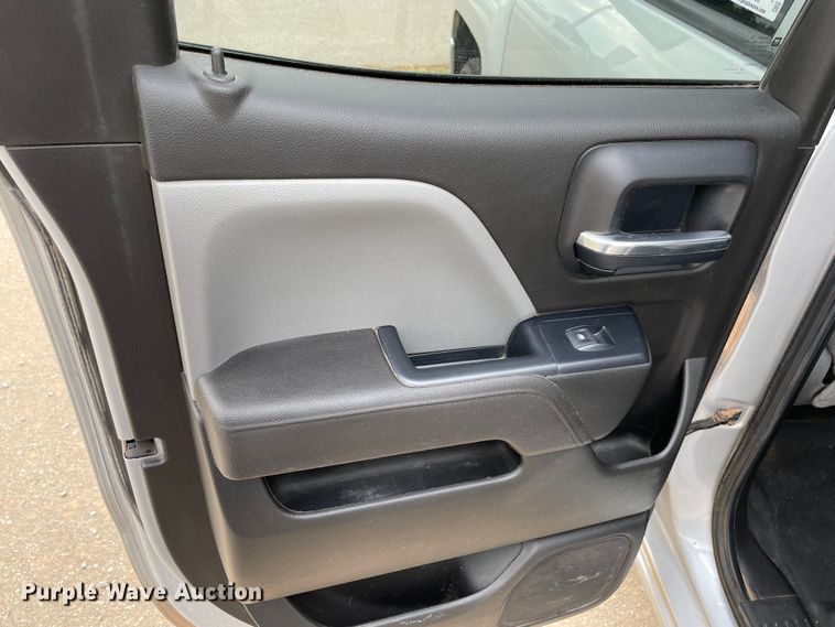 image for item MR9505 2018 Chevrolet Silverado 1500  Double Cab pickup truck