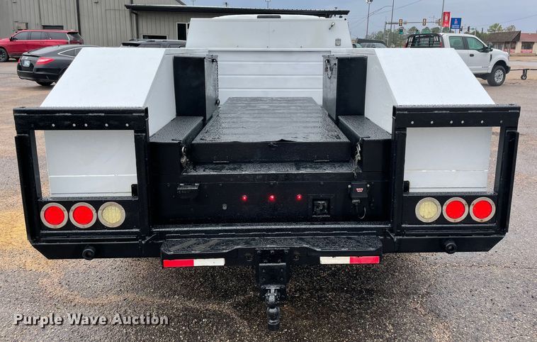 image for item MR9520 2016 Ford F550 Super Duty XL  utility / service truck