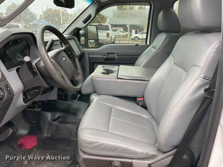 image for item MR9520 2016 Ford F550 Super Duty XL  utility / service truck