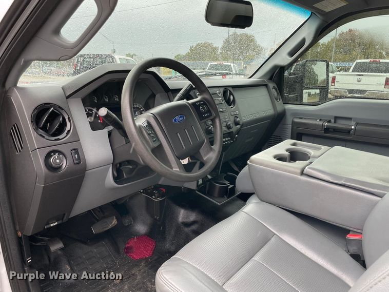 image for item MR9520 2016 Ford F550 Super Duty XL  utility / service truck