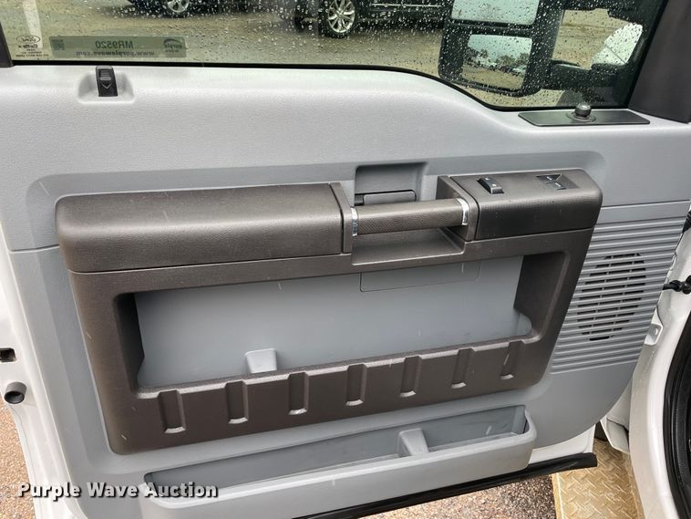 image for item MR9520 2016 Ford F550 Super Duty XL  utility / service truck