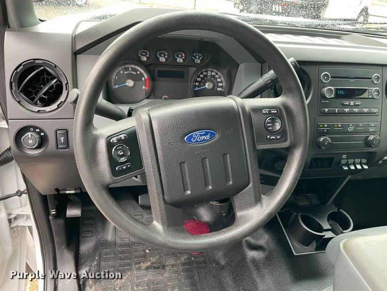 image for item MR9520 2016 Ford F550 Super Duty XL  utility / service truck