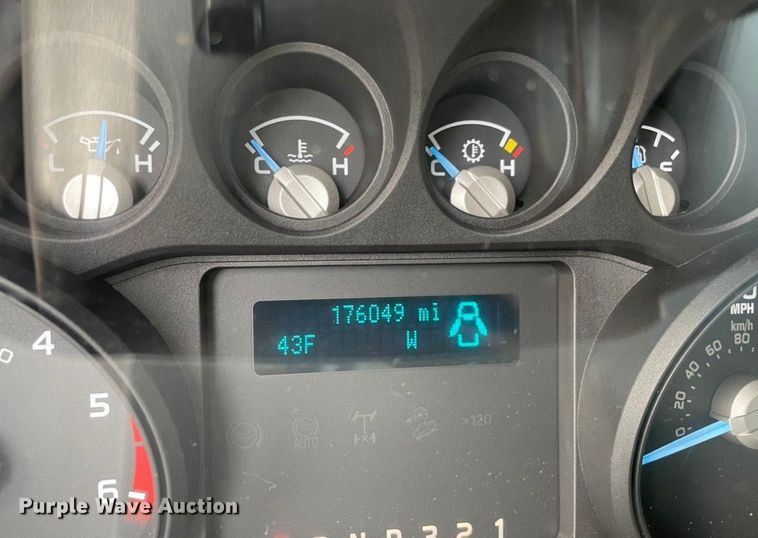 image for item MR9520 2016 Ford F550 Super Duty XL  utility / service truck