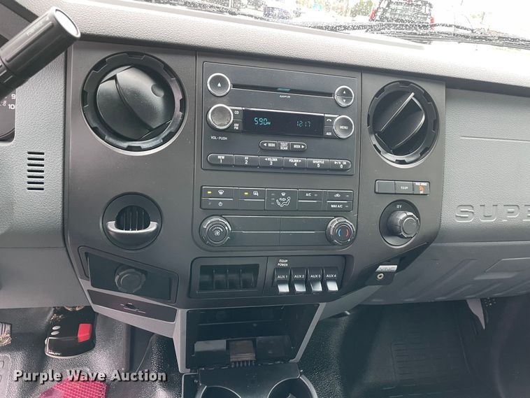 image for item MR9520 2016 Ford F550 Super Duty XL  utility / service truck