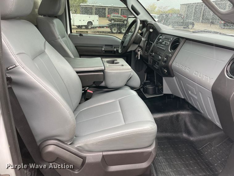 image for item MR9520 2016 Ford F550 Super Duty XL  utility / service truck