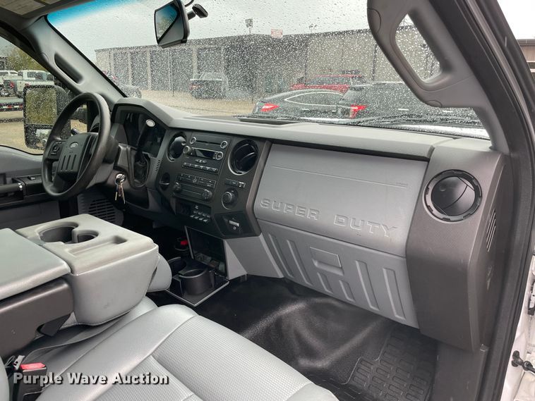 image for item MR9520 2016 Ford F550 Super Duty XL  utility / service truck