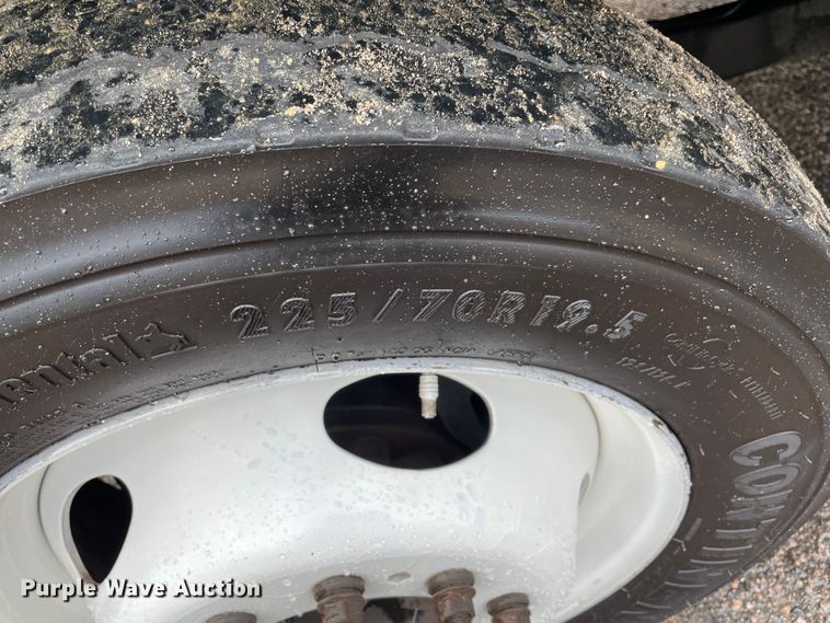 image for item MR9520 2016 Ford F550 Super Duty XL  utility / service truck