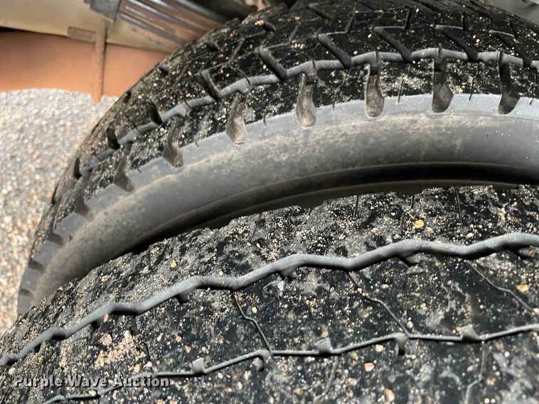 image for item MR9520 2016 Ford F550 Super Duty XL  utility / service truck