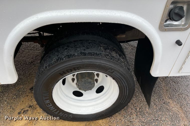 image for item MR9520 2016 Ford F550 Super Duty XL  utility / service truck