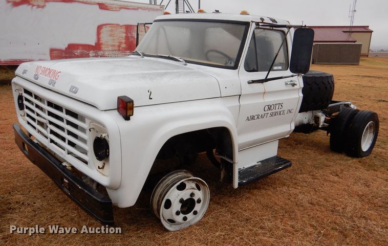 image for item MT9810 1975 Ford F500  truck cab and chassis